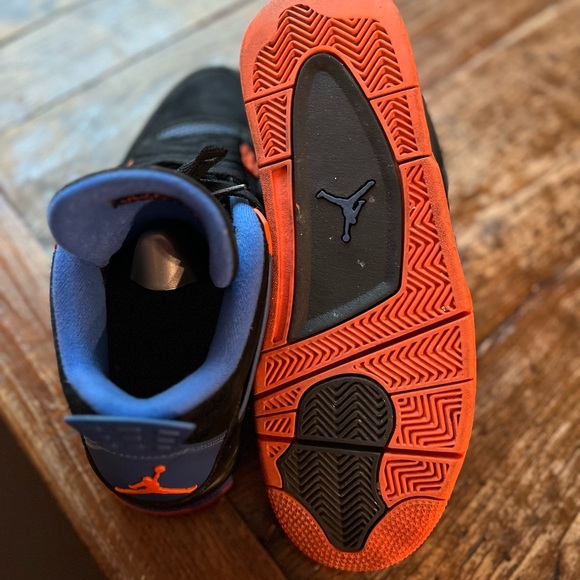 Jordan Retro 4s CAVS - Picture 5 of 6